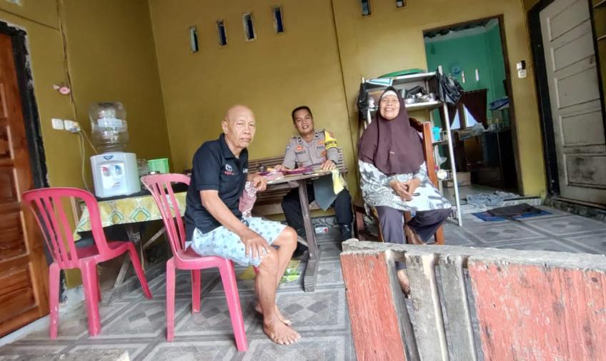 Tingkatkan Keamanan di Daerah Binaan, Bhabinkamtibmas Polsek Manna Sambang DDS