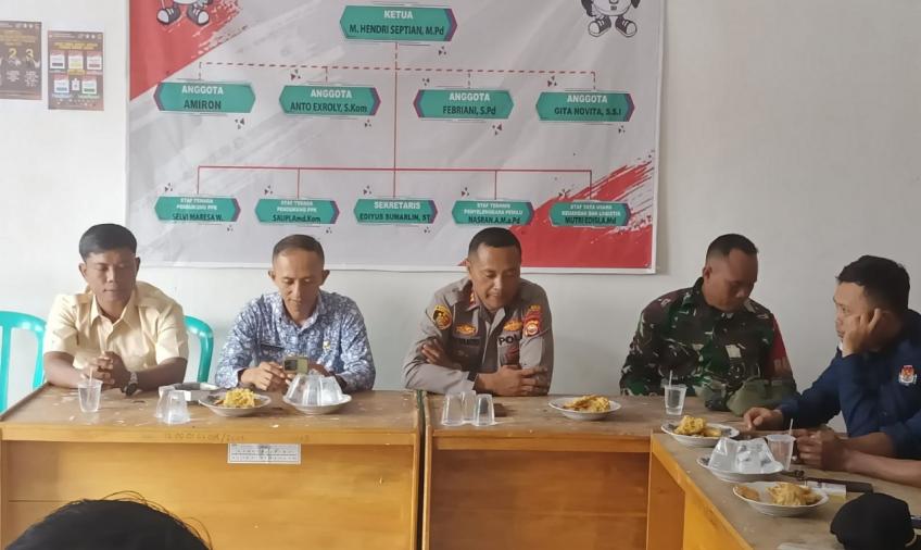 Jalin Sinergitas dan Koordinasi, Kapolsek Seginim dan  Danpos Babinss Air Nipis Sambang Ke PPK dan Panwaslu  Kecamatan Air Nipis 