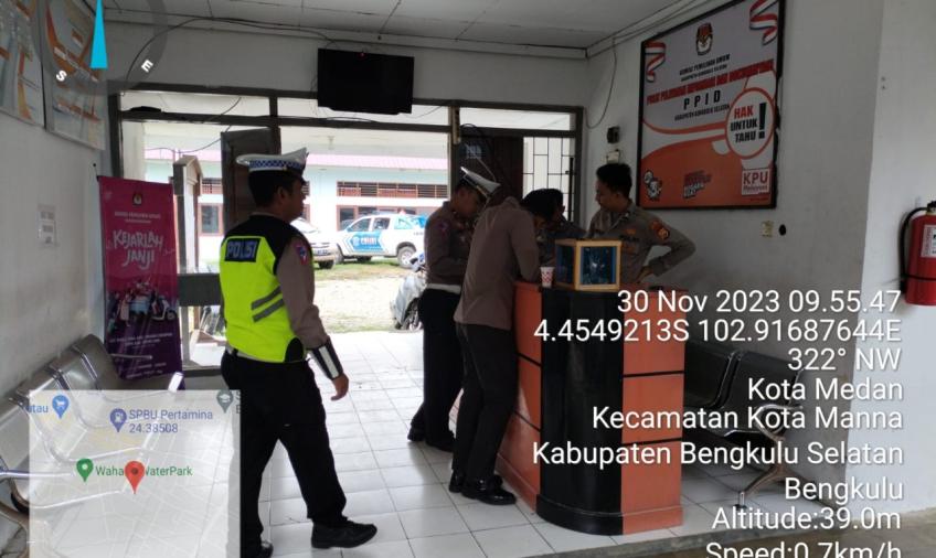 Sat Lantas Polres BS, Patroli dan Tur Lalin Dilokasi Keramaian dan Seputaran Gudang Logistik KPU, Kantor KPU Serta Bawaslu