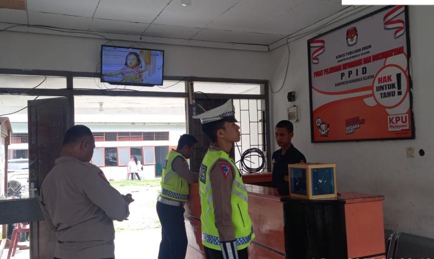 Patroli dan Tur Lalin Sat Lantas Ke Lokasi Keramaian dan Seputaran Gudang Logistik KPU, Kantor KPU Serta Bawaslu