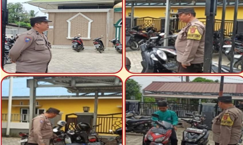 Pengamanan Sholat Jumat, Polsek Teluk Segara Berikan Rasa Aman Kepada Jamaah