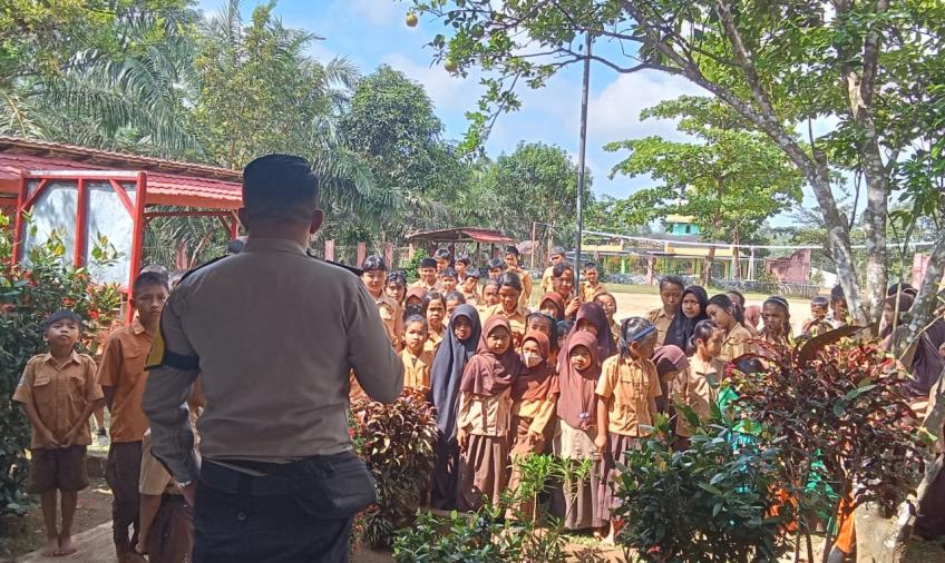 Babinkamtibmas Berikan Imbauan untuk Tidak Berkumpul di Pinggir Jalan dan Berikan Kode Mobil Oleng
