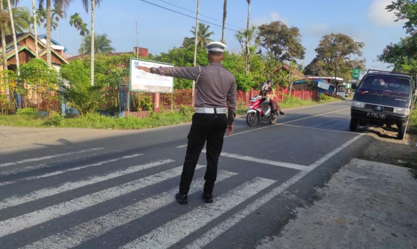 Commander Wish di Pagi Hari, Anggota Lantas Polsek Ketahun Gatu Lalin