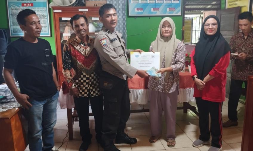Bhabinkamtibmas Polsek Lais Hadiri Penyaluran BLT DD Dusun Raja