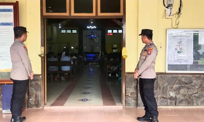 Ciptakan Rasa Aman dan Kondusif, Polres BU Selalu Laksanakan Pengamanan di Gereja