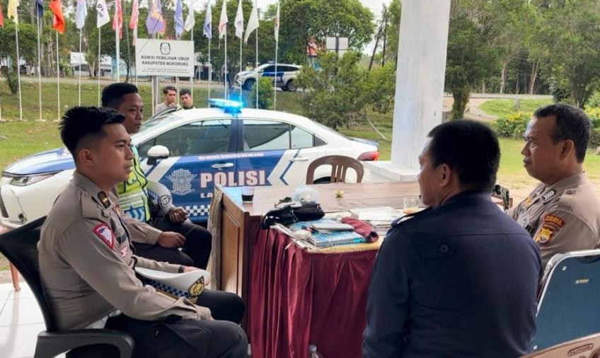 Satgas Kamseltibcar OMB Nala 2023/2024 Polres Mukomuko Sambangi KPU dan Bawaslu Mukomuko