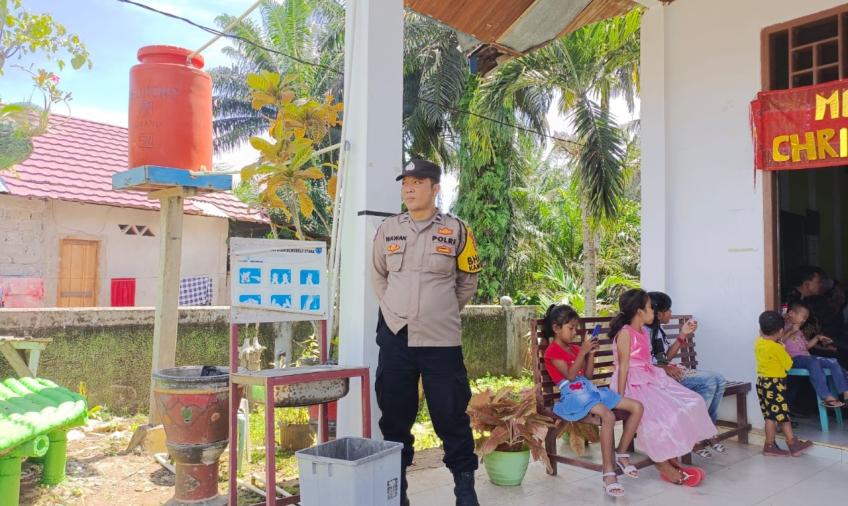 Personel Polsek Air Besi Amankan Ibadah Minggu Umat Kristiani di Gereja Gekisia Jemaat Ebenhaezer