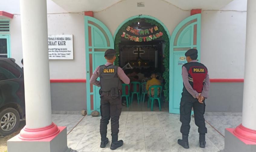 Polres Kaur Lakukan Pengamanan Kegiatan Ibadah Gereja Umat Kristiani 