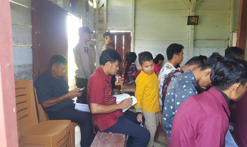 Ibadah Umat Kristiani di Pospel HKBP Pondok Pusaka  Dilakukan Pengamanan oleh Polsek Kaur Selatan 