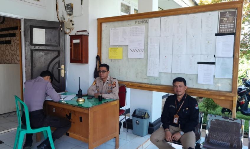Operasi Mantap Brata Nala 2023, Personel Polres Kaur Pengamanan di Kantor KPUD Kaur