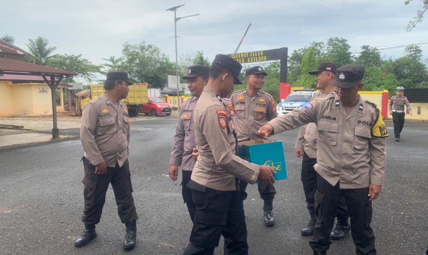 Berbagi Itu Berkah, Polsek Ketahun Laksanakan Gerakan Sedekah Bersama