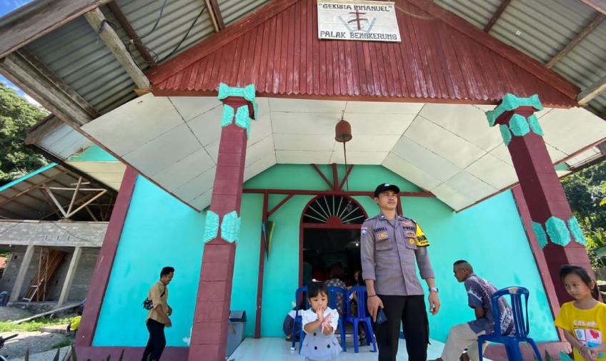 Polsek Seginim Monitoring Ibadah Minggu di 4 Gereja, Jaga Kondusifitas Kamtibmas