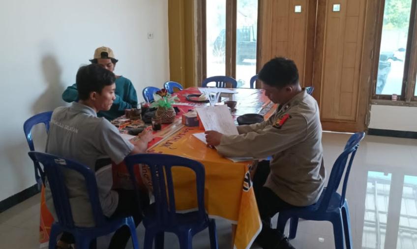 Bhabinkamtibmas Polsek Kota Manna Sambangi Kantor PPK dan Panwascam Kota Manna dan Pasar Manna, Wujudkan Kamtibmas yang Kondusif