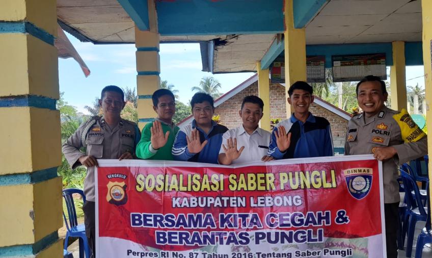 Personel Polsek Lebong Atas Sosialisasi Saber Pungli di Desa Tabeak Blau