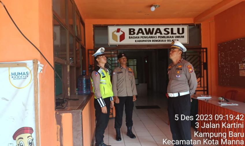 Wujudkan Kamsrltibcar Lantas, Sat Lantas Patroli Ke Lokasi Keramaian dan Seputaran  Gudang Logistik KPU, Kantor KPU Serta Bawaslu