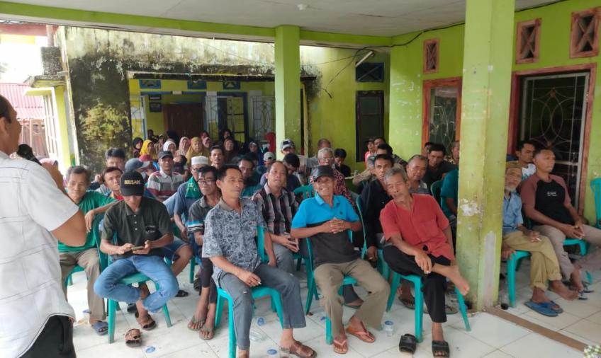 Kapolsek Kedurang dan Bhabinkamtibmas Polsek Kedurang Monitoring dan Pengamanan Giat Penyaluran Benih Ikan Lele di Desa Binaannya