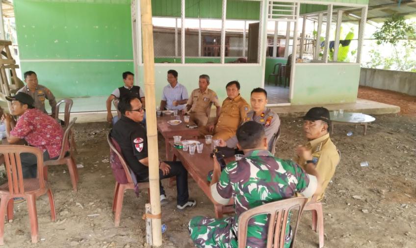 Cooling System, Kapolsek Ketahun Sambangi Warga Desa Giri Kencana