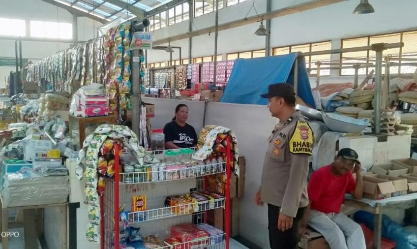 Bhabinkamtibmas Polsek Ketahun Sambangi Pasar Tradisional KTM LAGITA dan Sampaikan Imbauan Kamtibmas