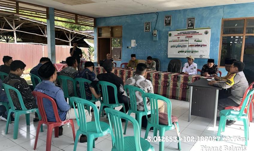 Bhabinkamtibmas Polsek Lebong Utara Hadiri Rakor Bulanan Kecamatan Pinang Belapis