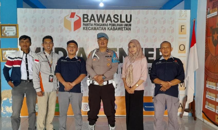 Ciptakan Situasi Kamtibmas Kondusif Jelang Pemilu, Polsek Kabawetan Laksanakan Patroli Dialogis ke Kantor PPK dan Panwascam