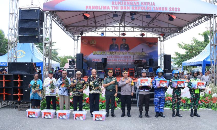 Wujudkan Pemilu Damai, Panglima TNI dan Kapolri Gelar Kegiatan Bhakti Sosial dan Bhakti Kesehatan