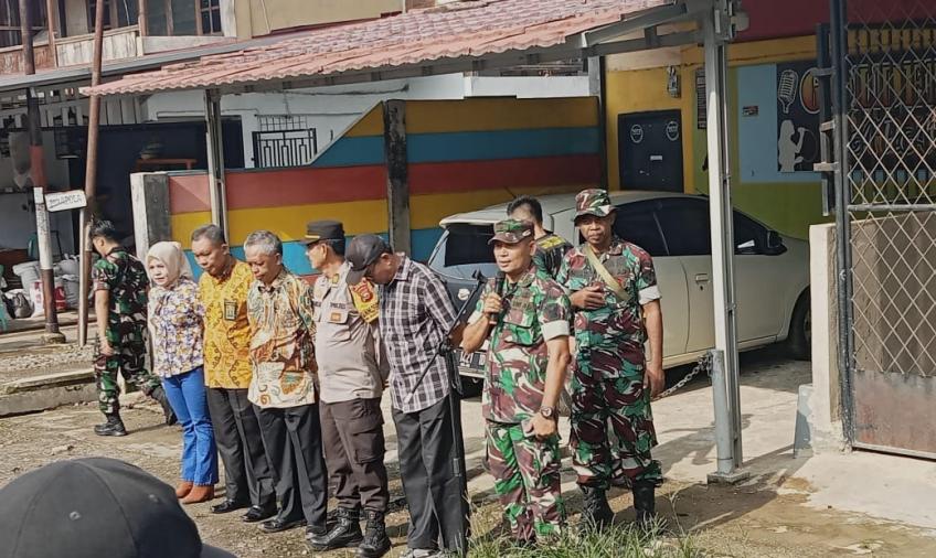 Jalin Sinergitas, TNI-Polri Karya Bhakti Pencegahan Banjir dan Wabah Penyakit