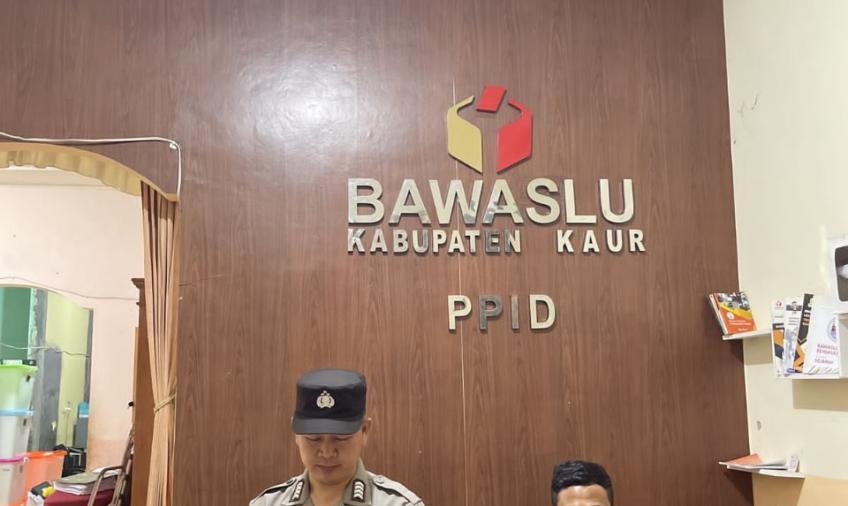 Tingkatkan Keamanan dan Pengawasan, Personel OMB Polres Kaur Patroli di Kantor Bawaslu