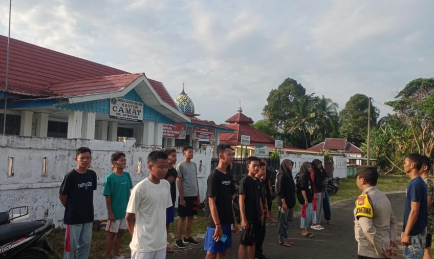 Polsek Kotapadang Melaksanakan Kegiatan Binsik dan Olahraga Bersama Remaja Kotapadang 