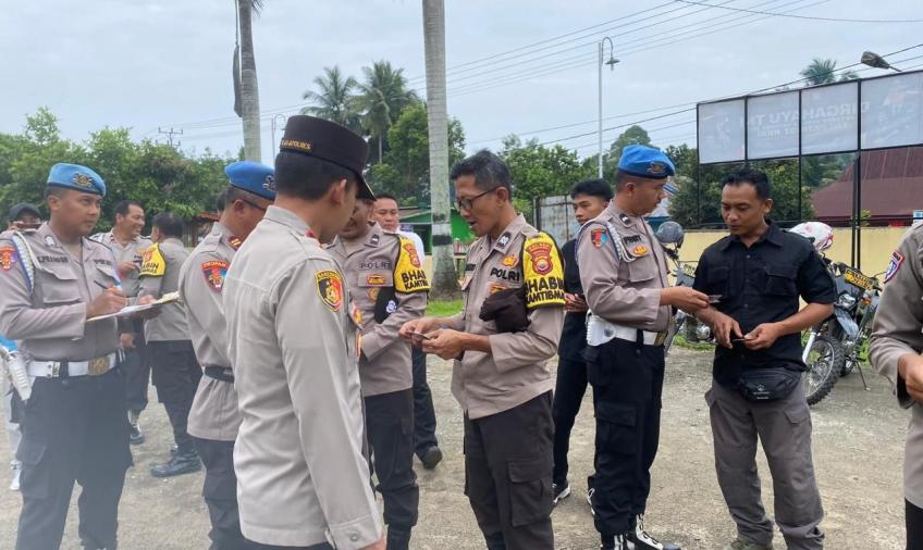Gelar Gaktiblin Wakapolres bersama Sie Propam Polres Bengkulu Utara Cek Sikap Tampang dan Administrasi Personel Polsek Kerkap