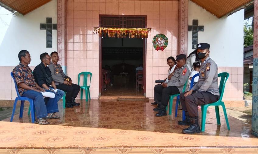 Hadir Ditengah Masyarakat, Polsek Giri Mulya Lakukan Pengamanan Ibadah Natal di Gereja GKSBS 