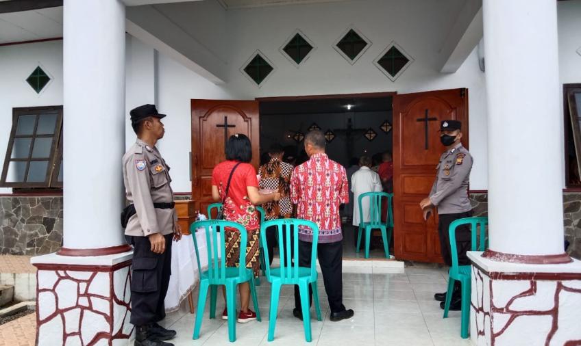 Kapolsek Giri Mulya Pastikan Keamanan Ibadah Natal di Gereja Santo Petrus Desa Giri Mulya