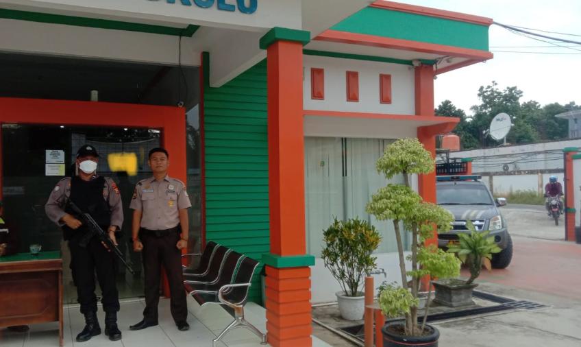 Berikan Rasa Aman dan Nyaman Bertransaksi, Personil Polsek Ketahun Pam Bank BPD