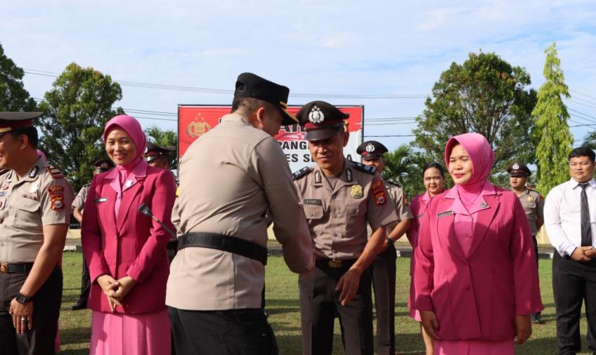 Kapolres Seluma Pimpin Upacara Kenaikan Pangkat 33 Personel Seluma 