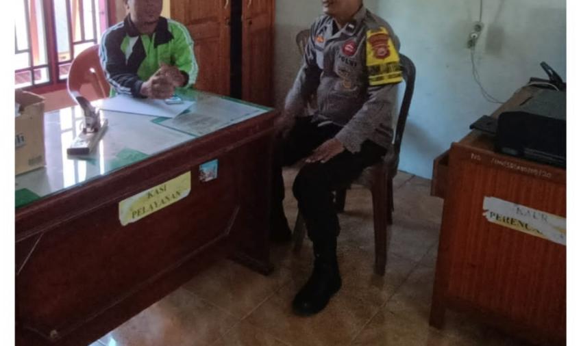 Sambangi Warga Binaannya, Bhabinkamtibmas Ajak Wujudkan Situasi Kamtibmas yang Kondusif Jelang Pemilu 