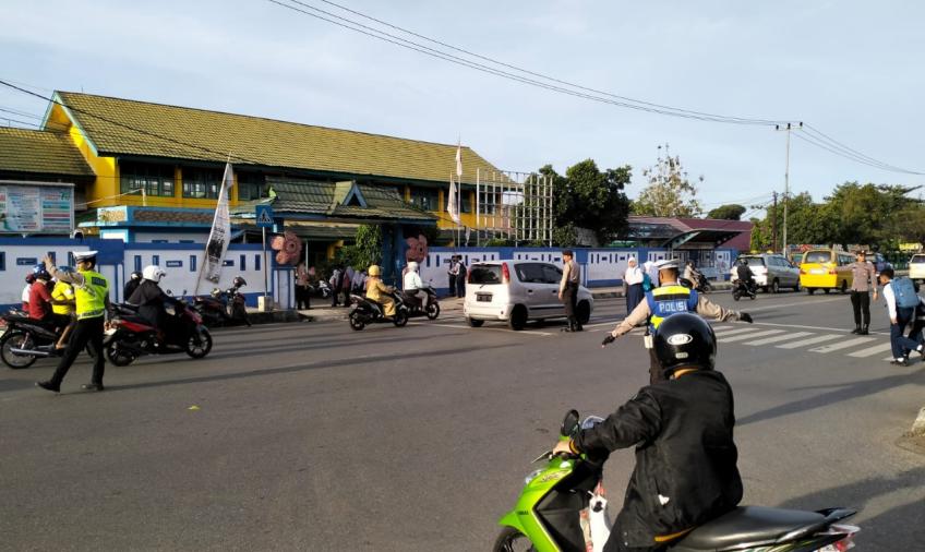 Polresta Bengkulu dan Jajaran Melaksanakan Pengaturan Lalin di Persimpangan Setiap Hari Senin  