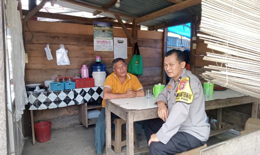 Patroli Sambang, Bhabinkamtibmas Polsek Pino Ingatkan Warga Untuk Menghindari Perbedaan Menjadi Perpecahan 