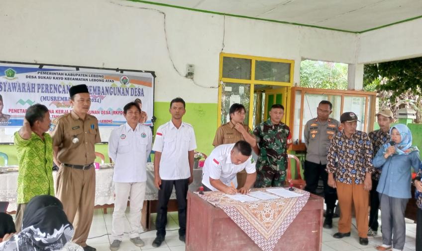 Kapolsek Lebong Atas Hadiri Musdesus Penetapan Calon Penerima BLT Desa Sukau Kayo
