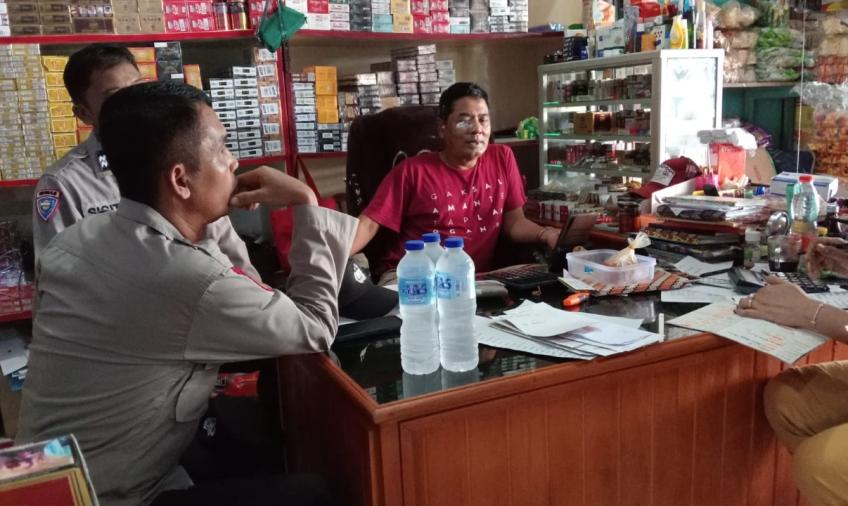 Kanit Binmas dan Bhabinkamtibmas Polsek Seginim Pantau  Stok dan Harga Sembako serta Gas Elpiji 3 Kg