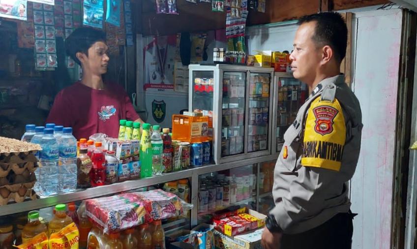 Pak Bhabin Sambang UMKM, Pantau Stok dan Harga Sembako Serta Gas Elpiji 3Kg 