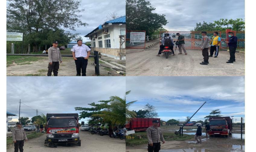 Personel Polsek KSKP Pulau Baai Patroli Dialogis dan Pengamanan di Dermaga ASDP 