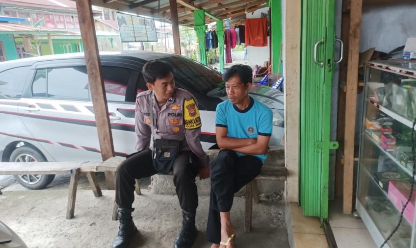 Pak Bhabin Sambang Warung Manisan, Pantau Stok dan  Harga Sembako serta Gas Elpiji 