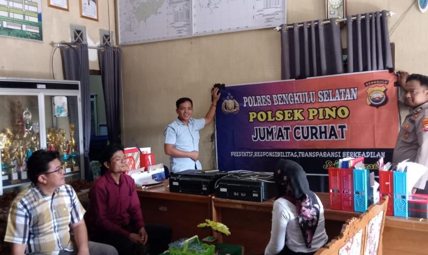Dengarkan Keluh Kesah Masyarakat Polsek Pino Gencar Melaksanakan Jumat Curhat 