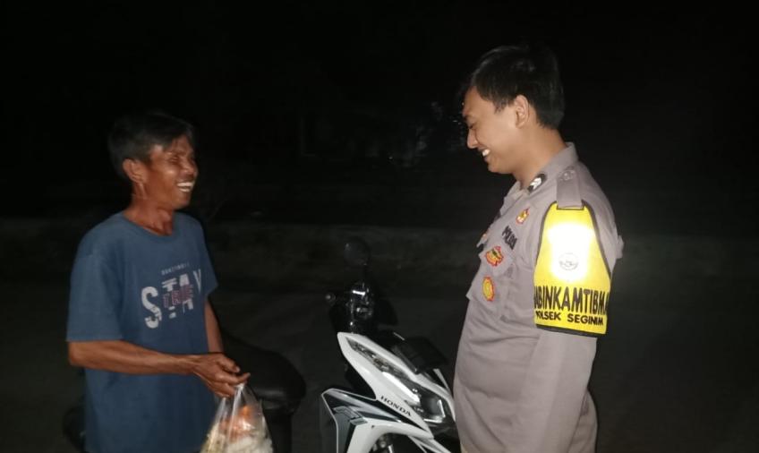 Sambangi Masyarakat, Bhabinkamtibmas Sampaikan Jaga Keamanan Bersama pada Tahapan Kampanye Pemilu 