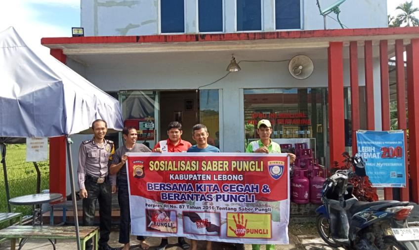 Cegah Pungli, Bhabinkamtibmas Polsek Lebong Utara Sosialisasi Saber Pungli di Kantor  SPBU