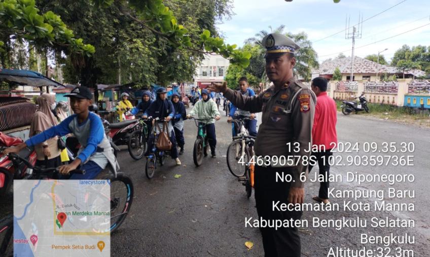 Polres Bengkulu Selatan Melakukan Pengawalan dan Pengaturan Peserta Gowes Bareng SMP IT Al Qalam  