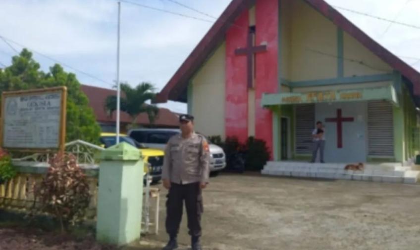 Polsek Kota Manna Berikan Rasa Aman dan Nyaman Umat Kristiani dalam Melaksanakan Ibadah Minggu