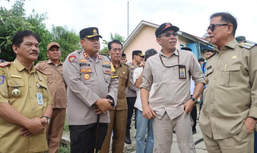 Kapolres Kepahiang Bersama Bupati Kepahiang Tinjau Lokasi Bencana Tanah Longsor
