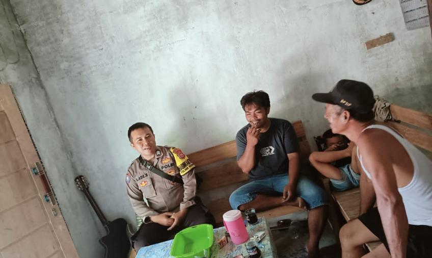 Bhabinkamtibmas Ajak Warga Untuk Jaga Keamanan Bersama menjelang  Pemilu Serentak Tahun 2023