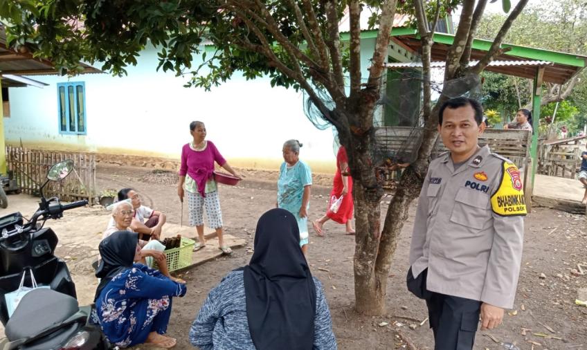 Bhabinkamtibmas Sambangi Warga Binaannya Sampaikan Imbauan Kamtibmas Jelang Pemilu