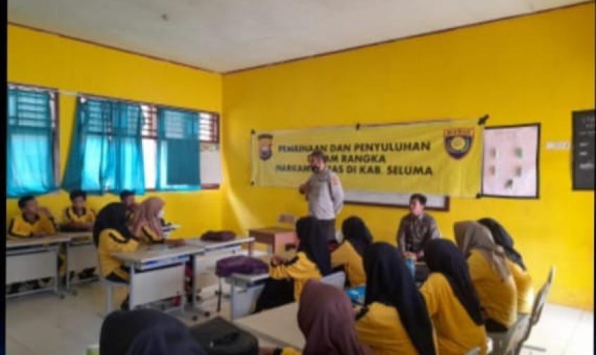 Sat Binmas Polres Seluma Berikan Bimbingan dan Penyuluhan di SMKN 01 Seluma 